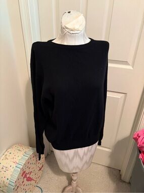 Z Studio
Men’s 
XL
100% cashmere
Hospital fashion show item 
Blk sweater new